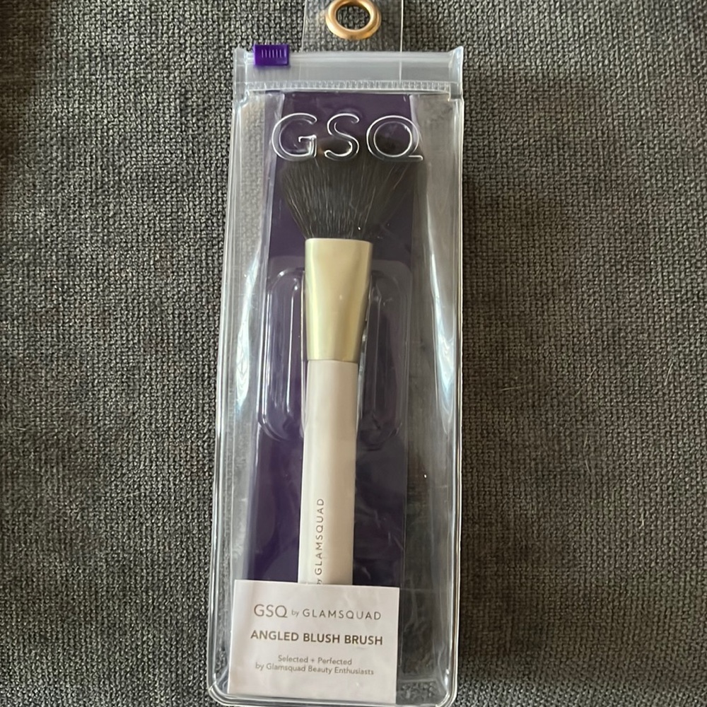 NIP gsq glam squad angled blush brush